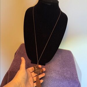 Elegant Gold Pendant Necklace